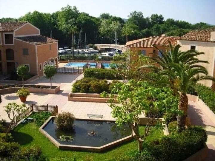 2 Bedrooms, 15 Min Walk To Beach, Ac, Pool & Fiber Internet In A Quiet, Private Gated Domain 5Kms To St Tropez Коголен Екстериор снимка